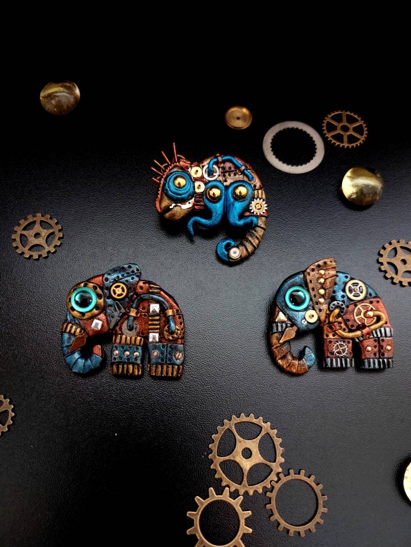 steampunk Elefant Chamäleon Broschen. Handgemachter Schmuck Verschluss von BlueChamaeleon