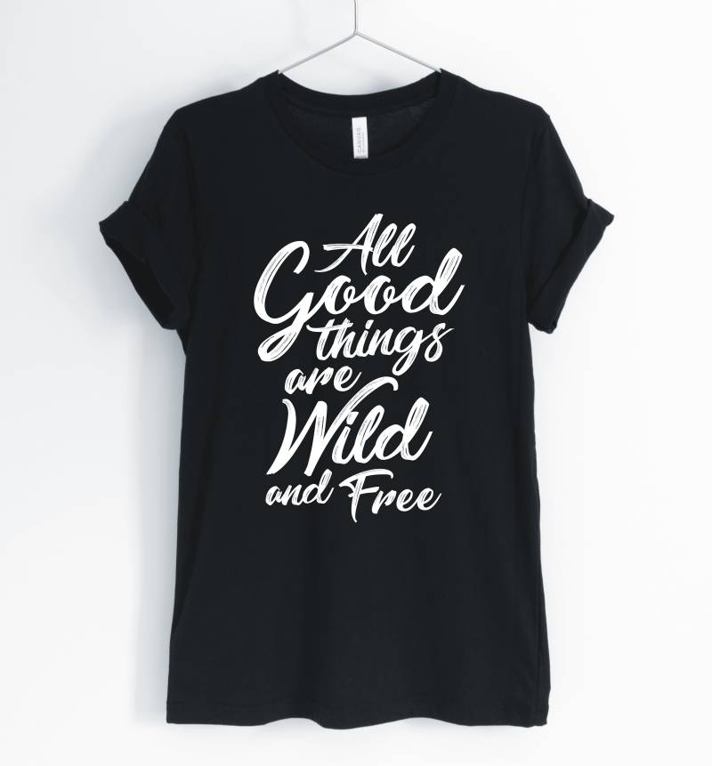 Aller Guten Dinge Sind Wild Und Frei, Hirsch, Reh-Shirt, Inspirierende Hirsch-Zitat, Geschenk Für Jäger, Unisex & Damen Shirts von BlueCityUSA