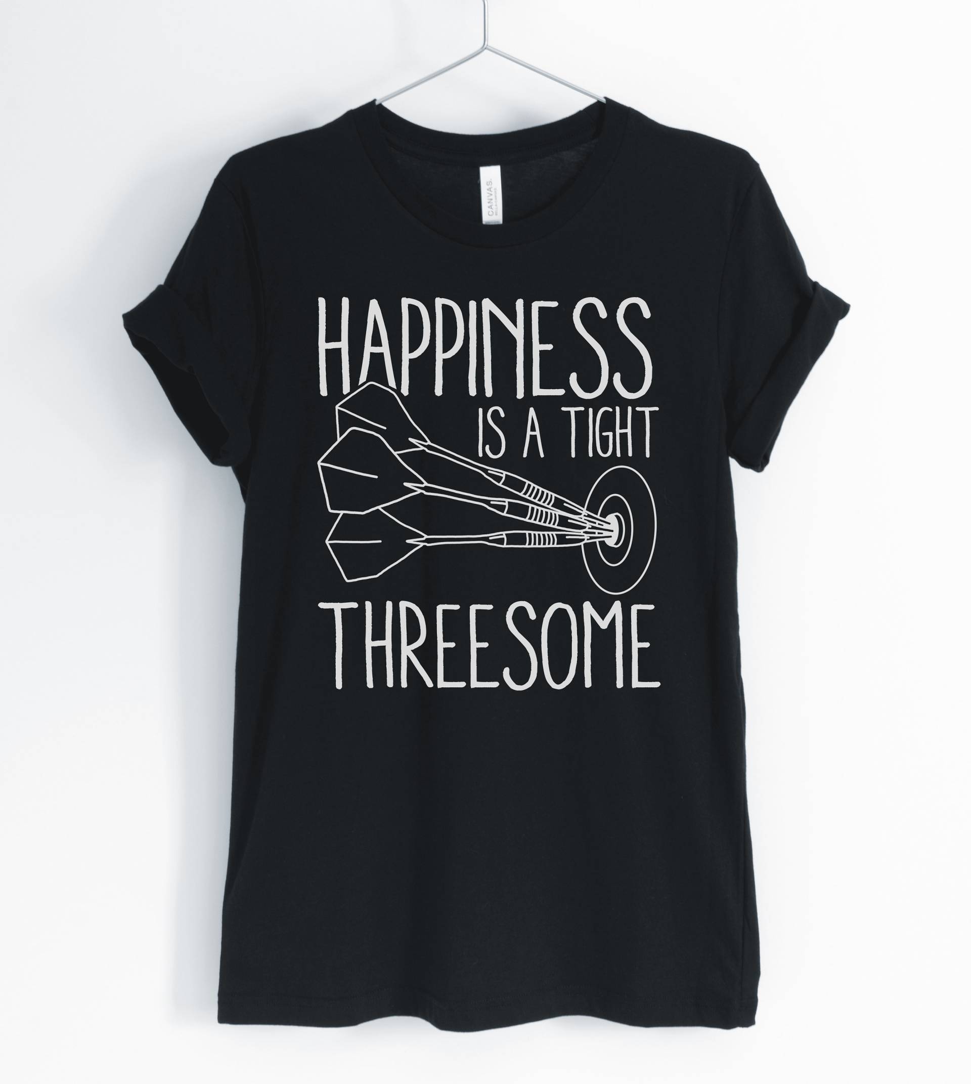 Happiness Is A Tight Threesome, Darts Shirt, Funny Darts, Player, Dartboard T-Shirt, Gift, Unisex & Women Es Shirts von BlueCityUSA