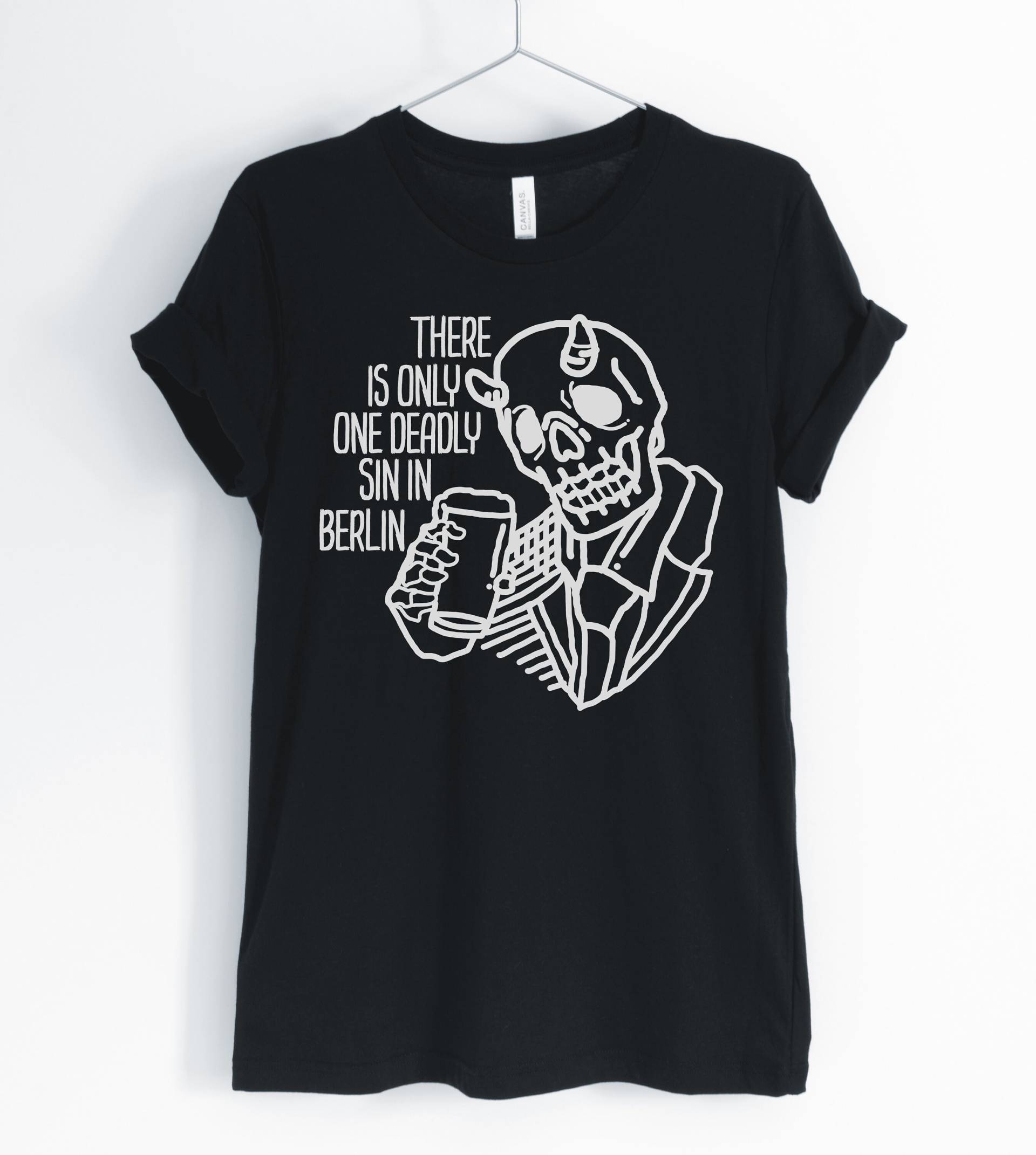 Nur Eine Tödliche Sünde in Berlin, Berlin-Shirt, Deutschland-Shirt, Deutschland-Reise, Deutschland-Geschenk, Unisex & Damen Shirts von BlueCityUSA