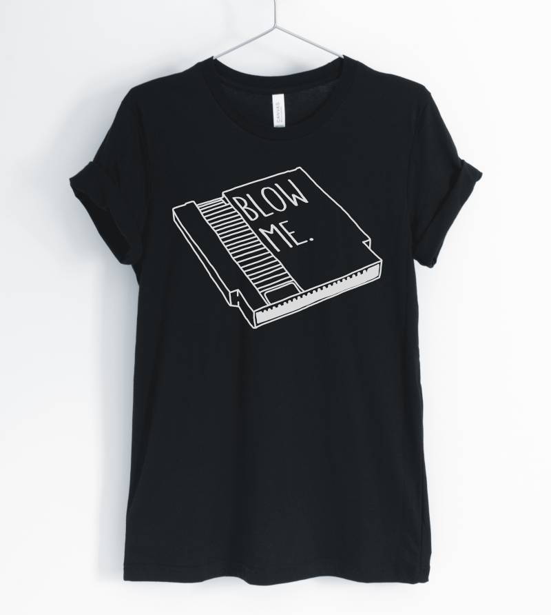 Schlag Mich, Videospiel-T-Shirt, Gaming-Shirt, Retro-Spiel Shirt, Oldschool Gamer, Lustige Spiele Gamer Geschenk, Unisex & Frauen Shirts von BlueCityUSA