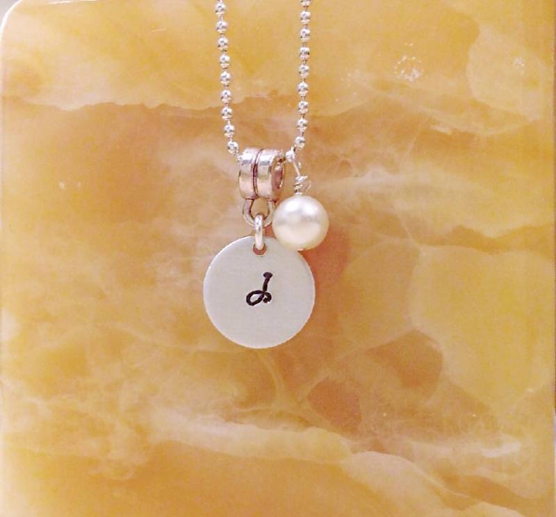 Personalisierte Halskette - Hand Gestempelt Initial Gestempelte Halskette, Paar, Schwester, Beste Freundin von BlueCornerCreasigns