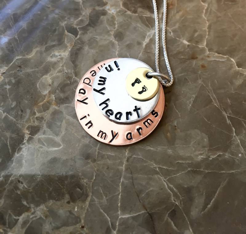 Personalisierte Halskette - Hand Gestempelt Mama Gestempelte Halskette, Paar, Schwester, Beste Freundin, Baby von BlueCornerCreasigns