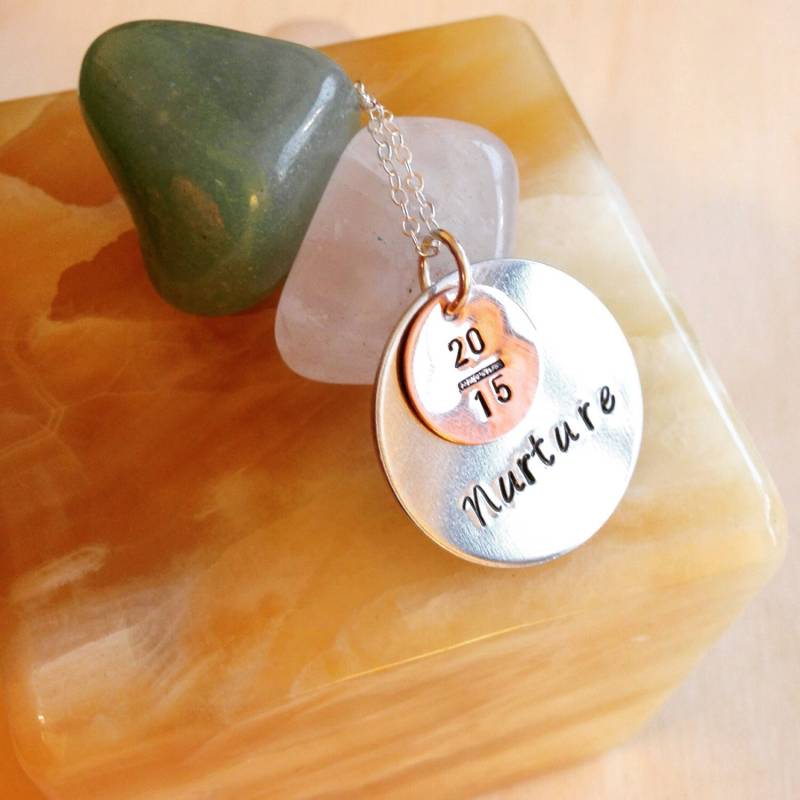 Personalisierte Halskette - Hand Gestempelt Mama Gestempelte Halskette, Paar, Schwester, Beste Freundin von BlueCornerCreasigns