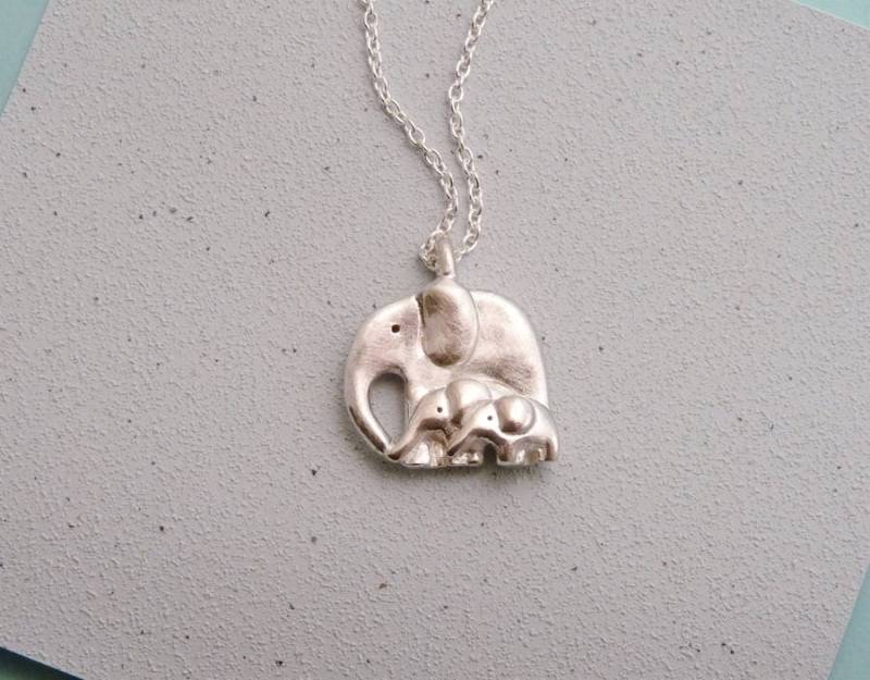 Silber Elefant Und Zwei Babys Halskette Silber Elefant Und Zwei Babys Halskette von BlueDotJewelry