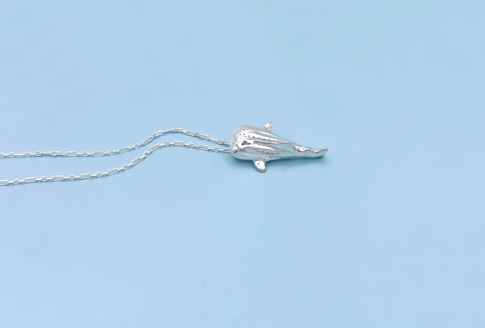 Silber Walhai Halskette Silber Walhai Halskette von BlueDotJewelry