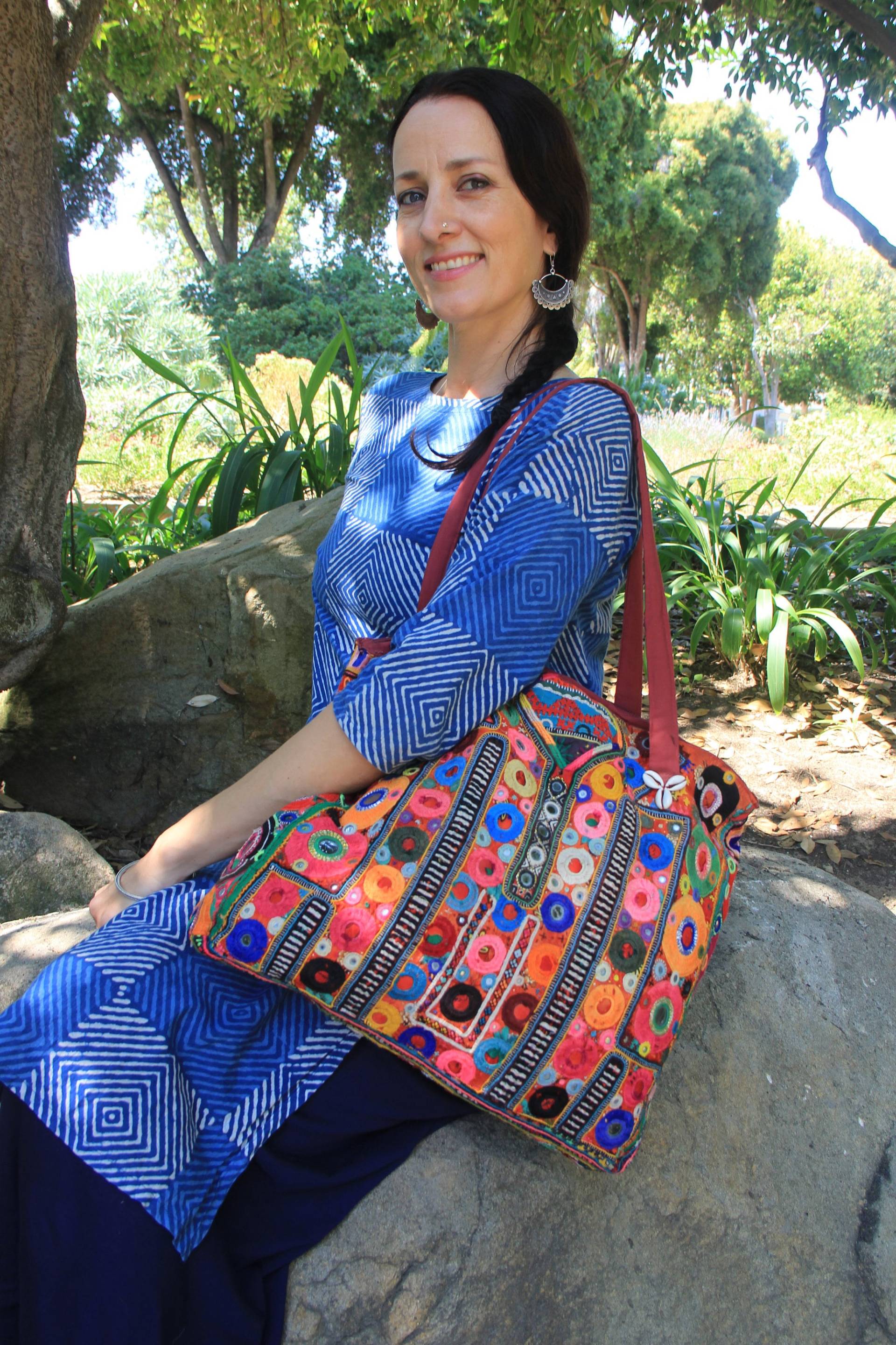 Handgemachte Bestickte Boho-Einkaufstasche Im Vintage Banjara-stil Handgemachte Bestickte Boho-Einkaufstasche Im Vintage Banjara-stil von BAdornedStudio