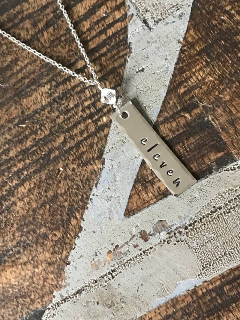 Benutzerdefinierte Bar Halskette Name Geschenk Für Freund Handgestempelt Benutzerdefinierte Schmuck Muttertagsgeschenk Geburtsstein Birthstone von BlueEyedJewelsTX