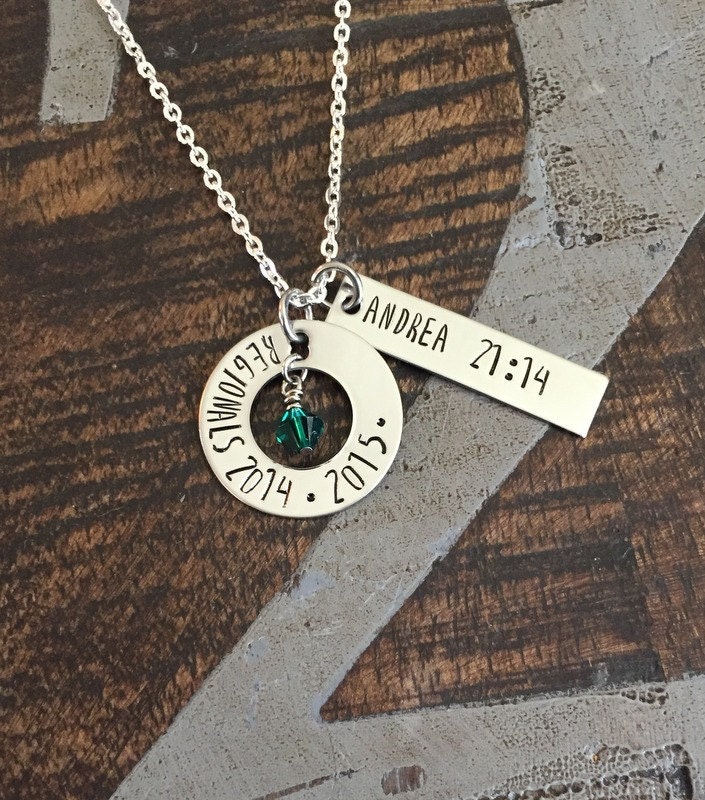 Cross Country Halskette Handgestempelt Personalisierte Laufenden Schmuck Schule Team Xc Track Coach Geschenk Varsity Jv Invitational von BlueEyedJewelsTX