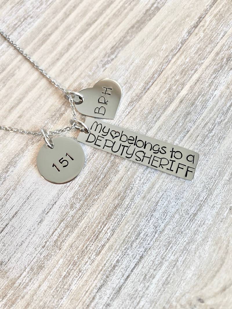 Deputy Sheriff Halskette Wife Polizei Anstecker Abzeichen Strafverfolgungsgeschenk Stellvertretender Mom Law Enforcement Badge von BlueEyedJewelsTX