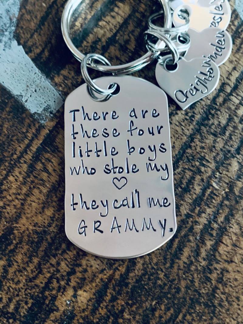 Diese Jungen Gestohlen Mein Herz Schlüsselanhänger Grammy Handgestempelt Keychain Geschenk Für Neue Oma Dieser Junge von BlueEyedJewelsTX