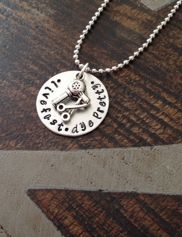 Friseur Halskette Haar Sylist Personalisierte Dresser Handgestempelt Stylist Live Fast Dye Hübsche von BlueEyedJewelsTX