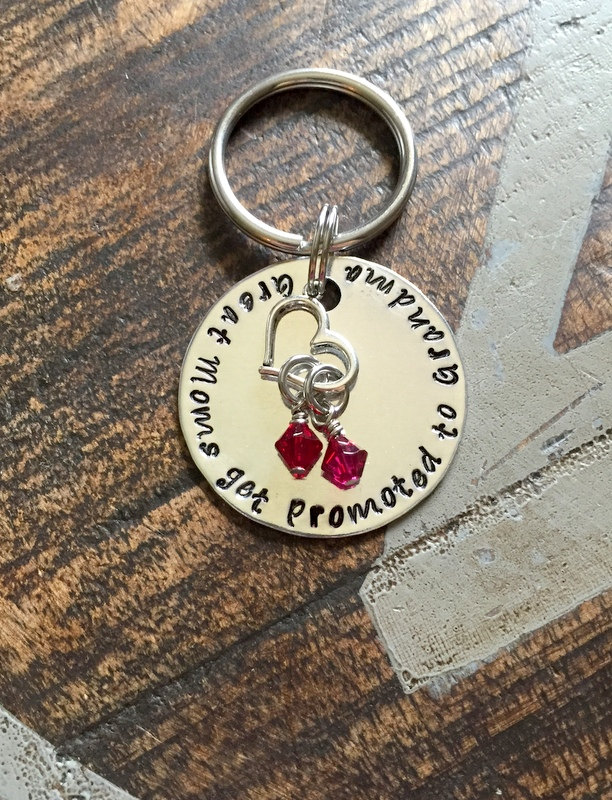 Große Mütter Werden Zu Oma Schlüsselanhänger Handgestempelt Geschenk Für Mama Benutzerdefinierte Gefördert von BlueEyedJewelsTX