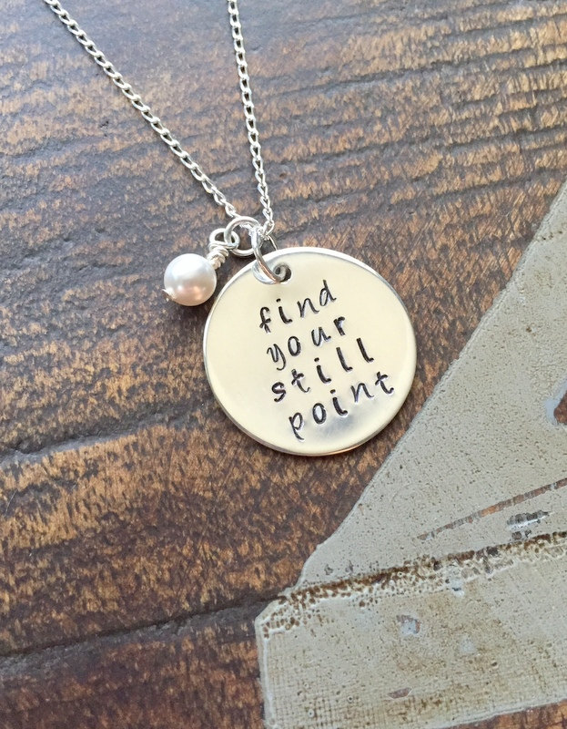 Handgestempelt Halskette Benutzerdefinierte Personalisierte Zitat Sentimental Schmuck Geschenk Für Freund Sterling Silber von BlueEyedJewelsTX