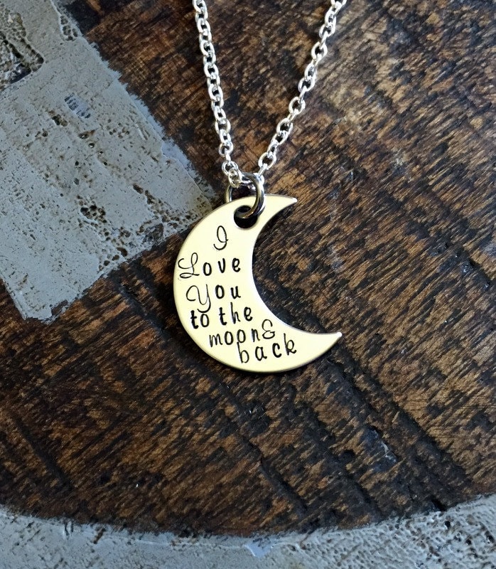 Ich Liebe Dich Zum Mond Und Zurück Zitat Schmuck Personalisierte Geschenke Benutzerdefinierten Satz Geburtstag Geschenk Handstamped Halskette von BlueEyedJewelsTX