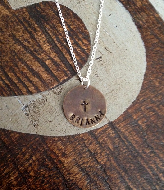 Mädchen Handgestempelt Halskette Kreuz Personalisierte Geschenk Für Tochter Geburtstagsgeschenk Ostern Kommunion von BlueEyedJewelsTX