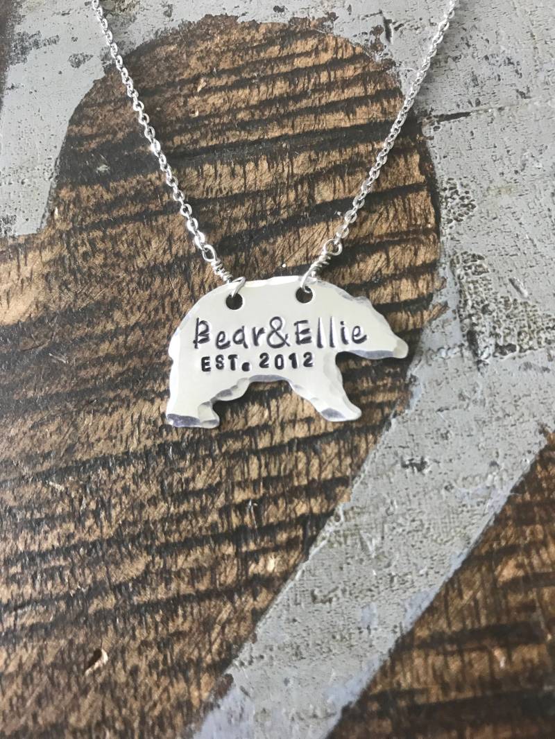 Mama Bär Halskette Muttertag Geschenk Momma Personalisierte Etablierte Jahr Silber von BlueEyedJewelsTX