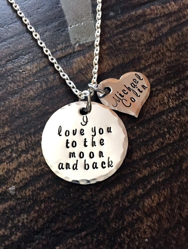 Mama Halskette Muttertagsgeschenk Love You To The Moon Handgestempelte Personalisieren Schmuck Zitat Oma von BlueEyedJewelsTX