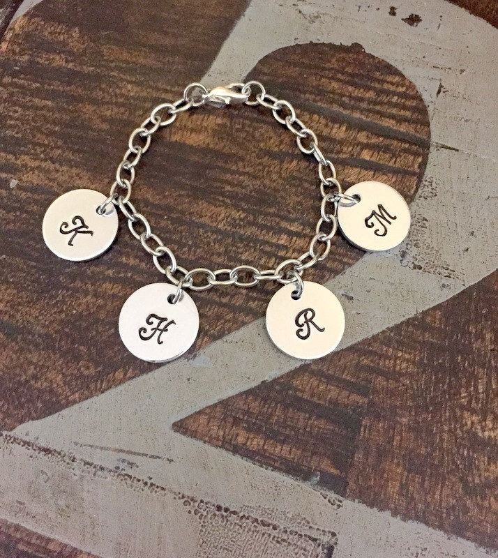 Mutter Charm Armband Oma Enkel Erste Handgestempelt Personalisierte Schmuck von BlueEyedJewelsTX