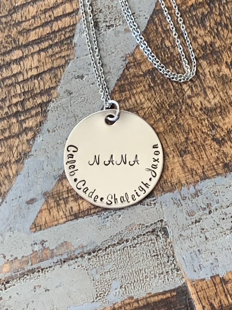Nana Halskette Oma Personalisierte Personalisierte Handstamped Maßgeschneiderte Neue Geschenk Name Schmuck von BlueEyedJewelsTX
