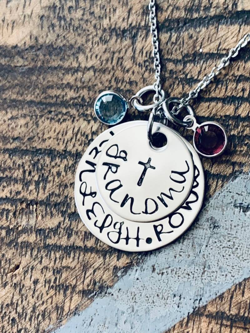 Oma Halskette Kreuz Enkel Personalisiert Personalisierte Schmuck Handstamped Birthstone von BlueEyedJewelsTX