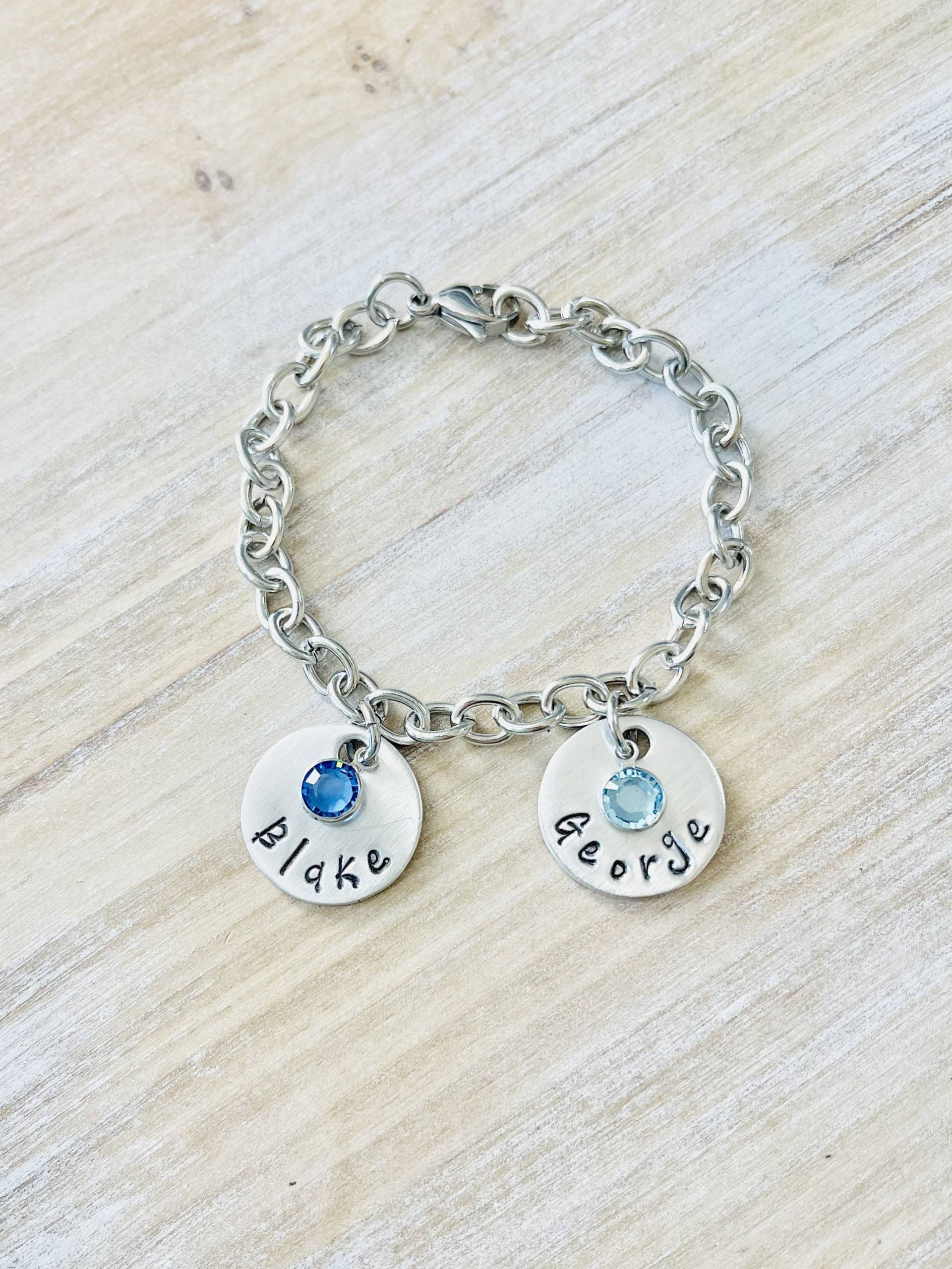 Personalisierte Charm Armband Oma Enkelarmband Handgestempelt Schmuck Mom Geschenk Muttertagsgeschenk von BlueEyedJewelsTX