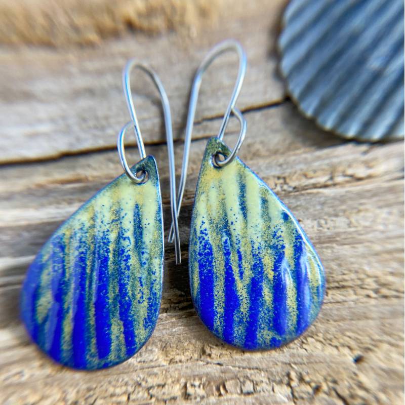 Oval Teardrop Emaille Ohrringe, Blau Und Gelb Kreuz Linien Oval Baumeln Ohrringe Emailliertes Kupfer Schmuck Handgemachte Kunst Ohrring von BlueFinnStudio