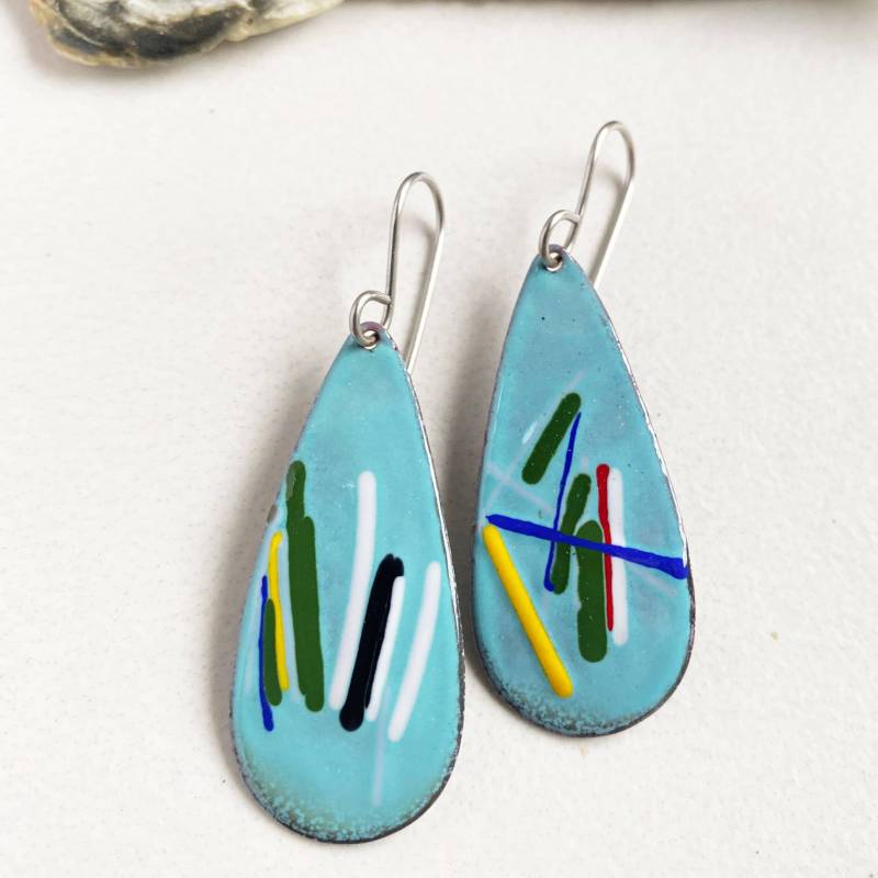 Emaillierte Kupfertropfen Ohrringe Blau Grün Abstrakte Kunst Schmuck von BlueFinnStudio