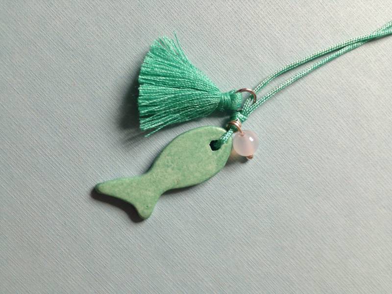 Aquamarin Keramik Fisch, Weißer Achat Und Quaste Halskette von BlueFishCreationsCY