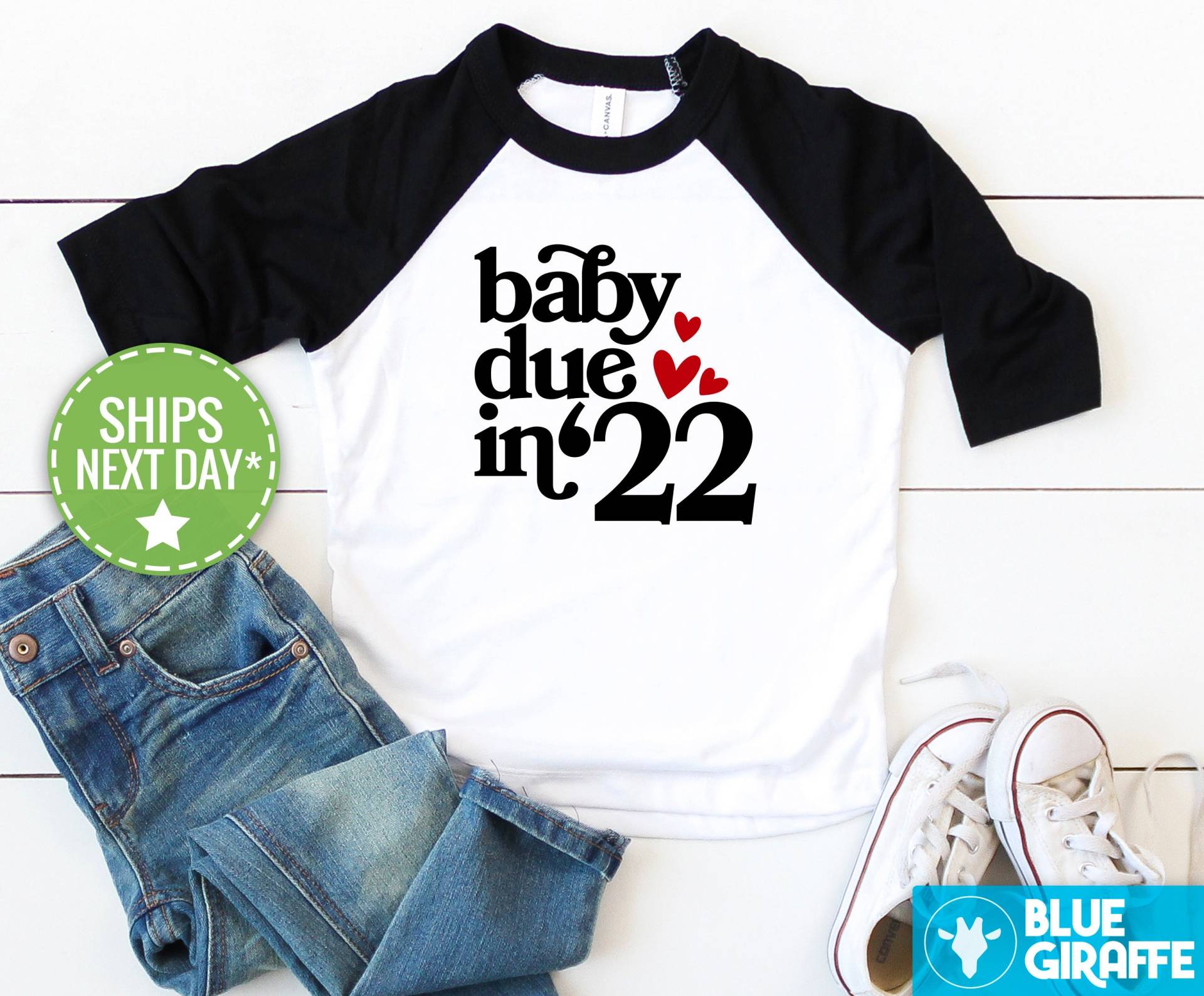 Baby Due in "22 Kleinkind Shirt, Süße Ankündigung Kinder Entzückende Jugend Kleidung von BlueGiraffeApparel