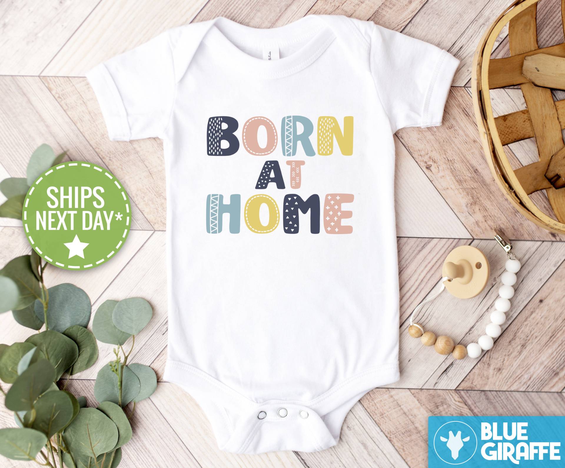 Born At Home Onesie®, Haus Geburt Baby Body, Babykleidung, Natural Birth Geburtskleidung von BlueGiraffeApparel