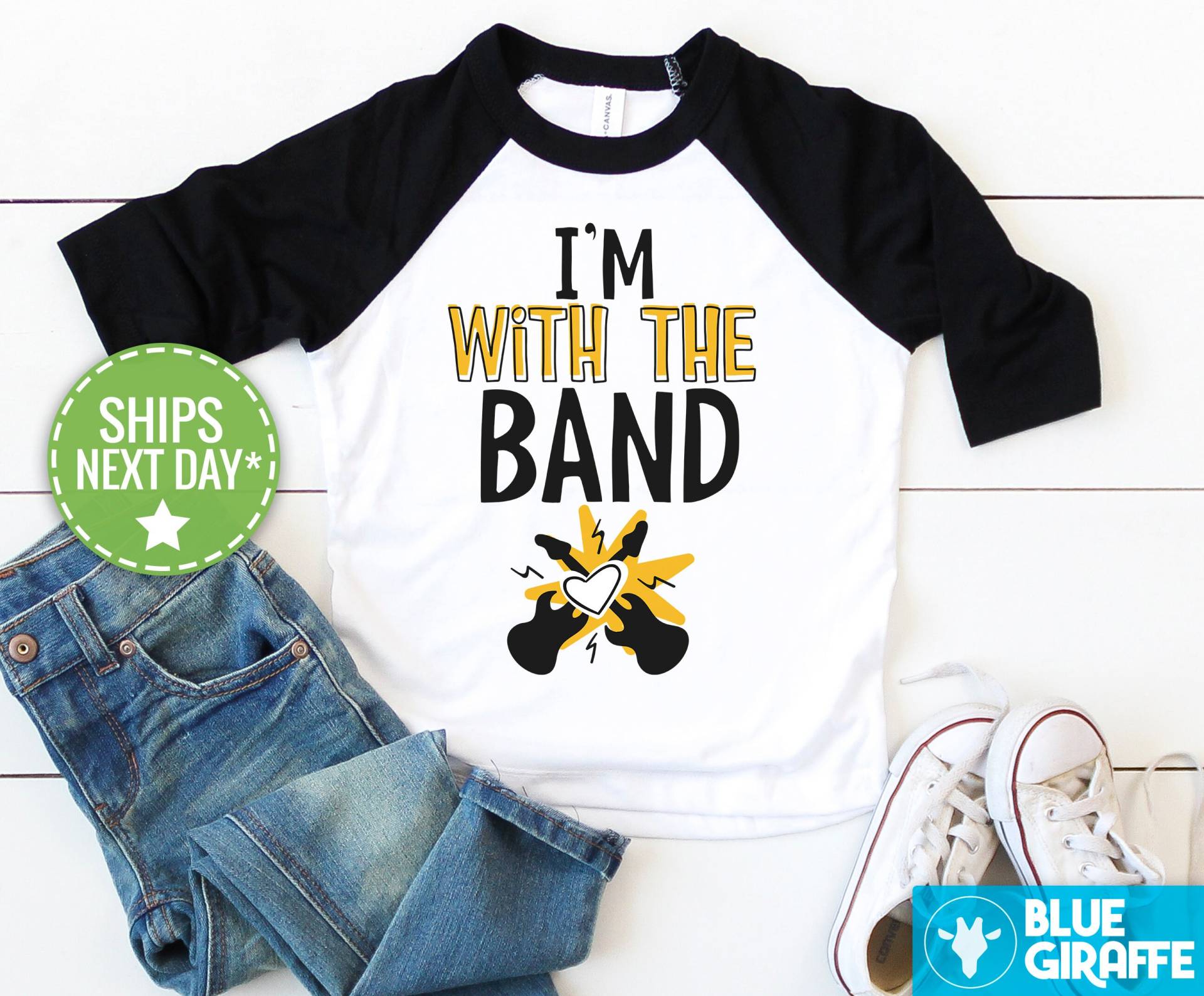 Ich Bin Mit Der Band Kleinkind Shirt, Süße Musik Kinder Rock Baseball T-Shirt, Raglan Shirt von BlueGiraffeApparel