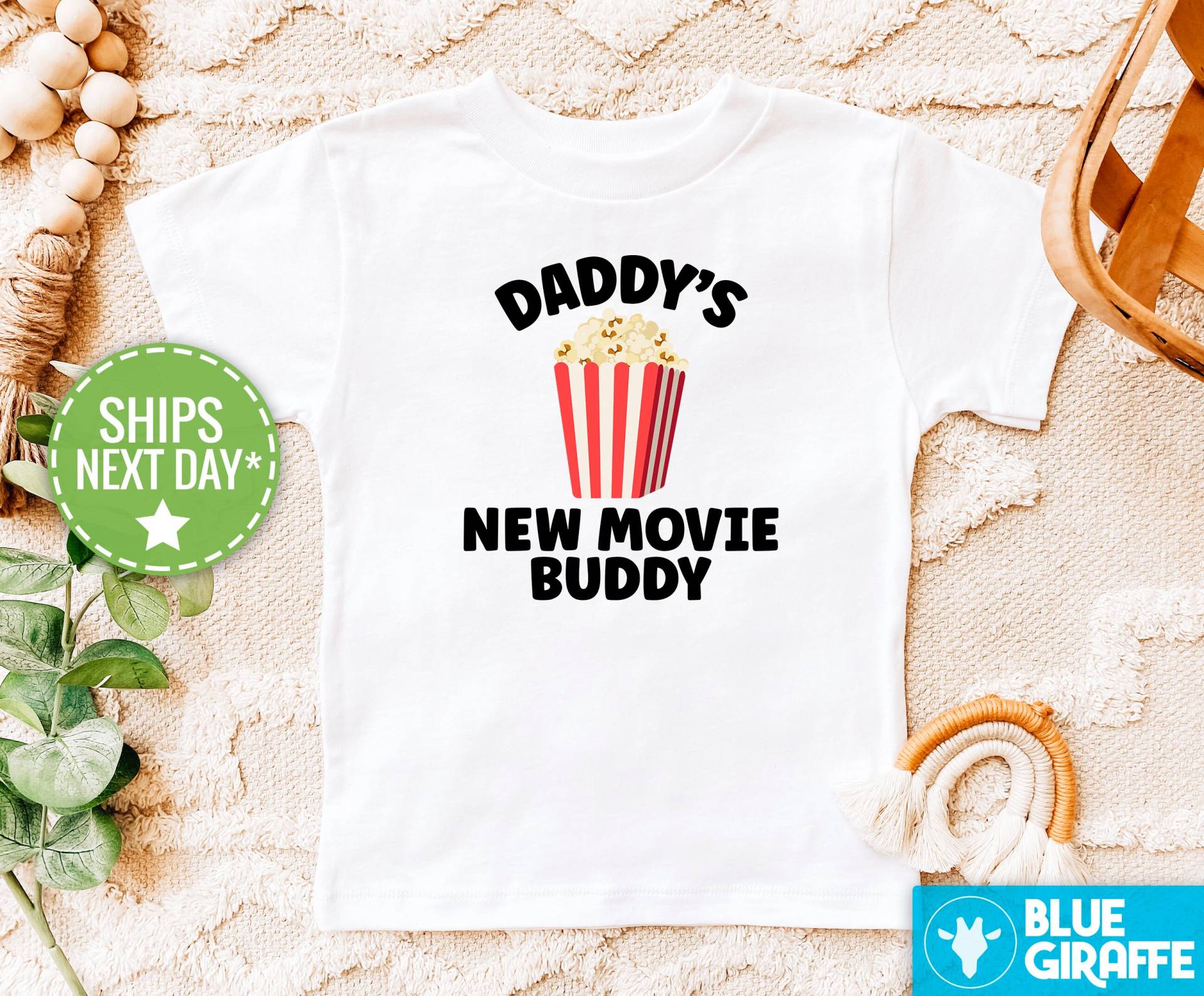 Papas Neuer Film, Buddy Kinder Shirt, Süßes Kleinkind Shirt von BlueGiraffeApparel