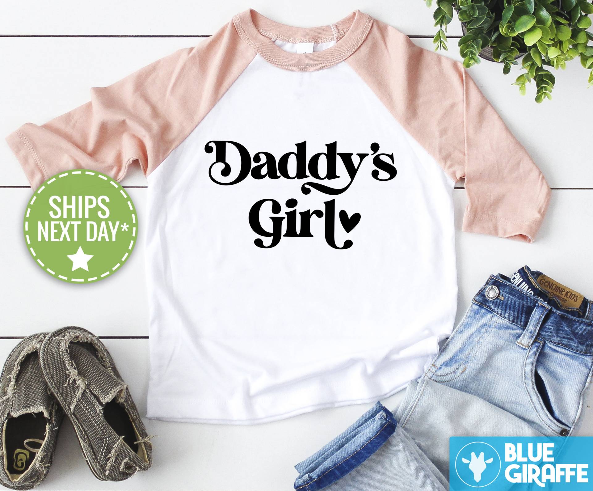 Retro-Daddys Mädchen-Kinder-Shirt, Süßes Vatertags-Kleinkind-T-stück von BlueGiraffeApparel