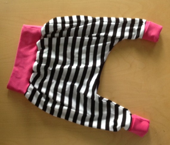 Marimekko Baby Haremshose Rosa Details Marimekko Baby Haremshose Rosa Details von BlueHamster