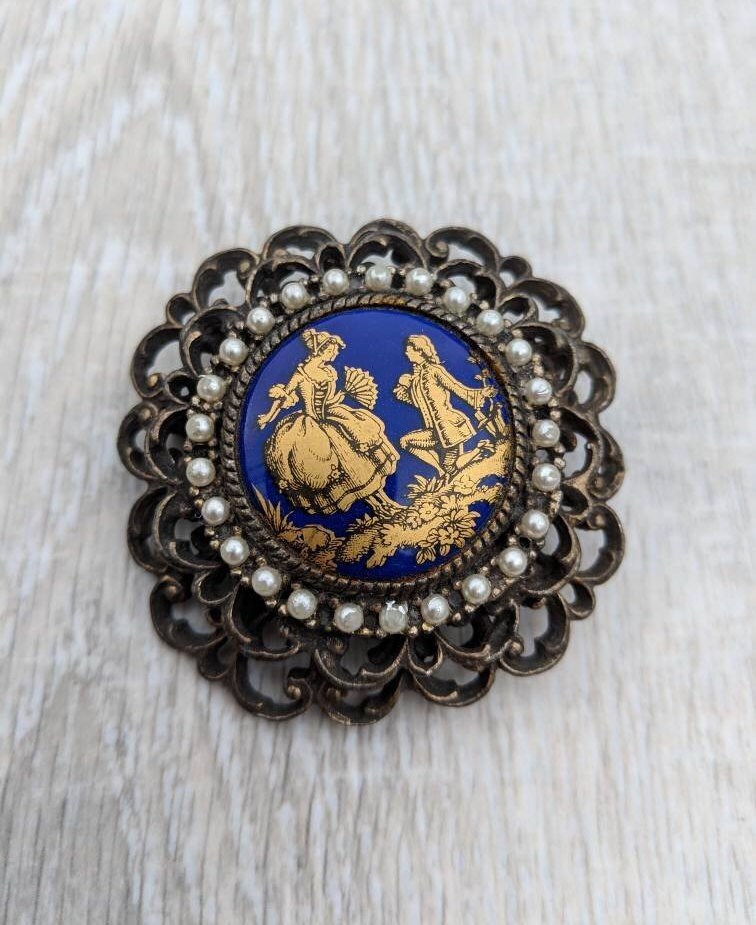 Blau Und Gold Harz, Faux Perlen, Silber Ton Kamee Brosche Oder Anhänger Blau Und Gold Harz, Faux Perlen, Silber Ton Kamee Brosche Oder Anhänger von BlueHillsBrooches