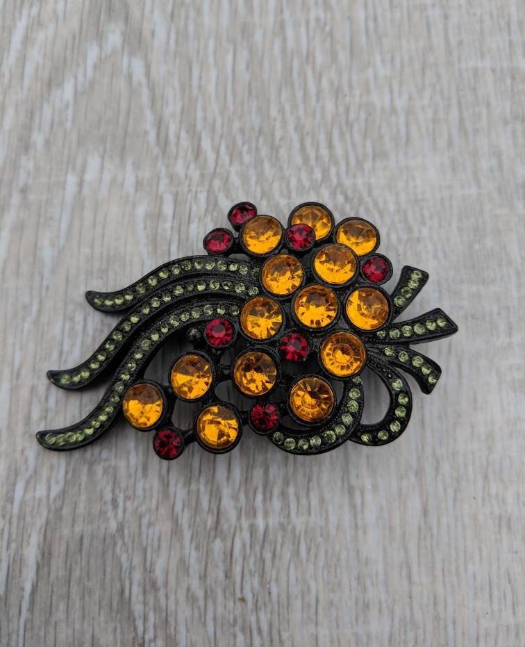 Citrin, Kalk Und Rubin Strass Lackierten Metall Abstrakte Brosche Oder Anhänger von BlueHillsBrooches