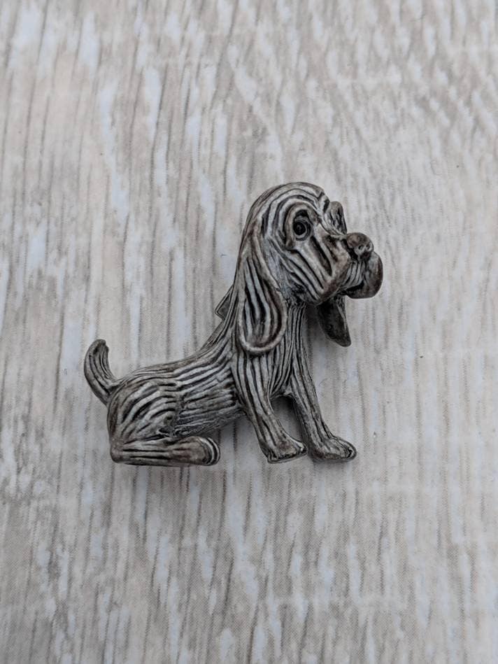 Gerry Grau Emaille Hound Dog Brosche von BlueHillsBrooches