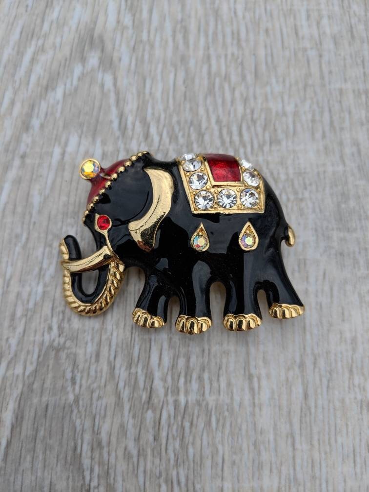 Glänzende Schwarze Und Rote Enamel Aurora Borealis Rhinestone Elephant Brooch von BlueHillsBrooches