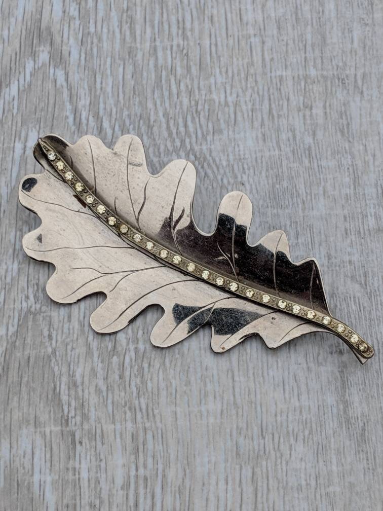 Große Silber-Ton Und Strass Eichenblatt-Brosche von BlueHillsBrooches