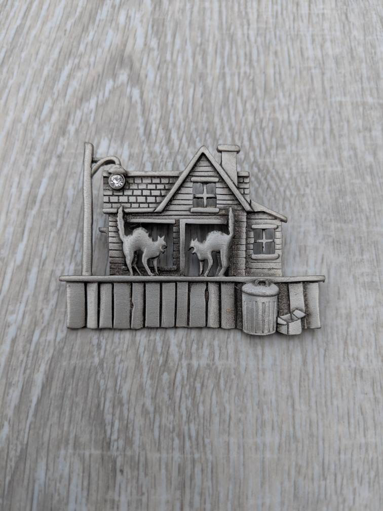 Jj Zinn Und Strass Geisterhaus Mit Katzen Halloween Brosche Jj Zinn Und Strass Geisterhaus Mit Katzen Halloween Brosche von BlueHillsBrooches