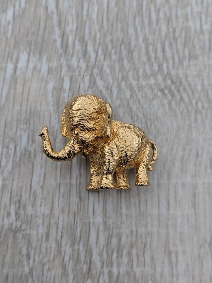 Kleine Detaillierte Gold-Ton Elefanten Brosche Kleine Detaillierte Gold-Ton Elefanten Brosche von BlueHillsBrooches