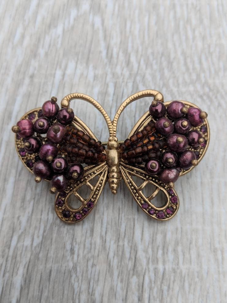Liz Claiborne Purple Perlen Und Strass Schmetterlingsbrosche von BlueHillsBrooches