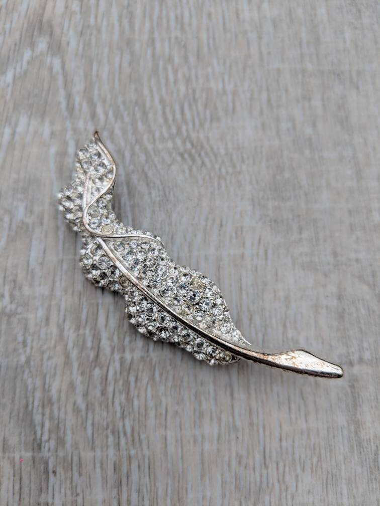 Napier Strass Und Silber Ton Feder Oder Blatt Brosche von BlueHillsBrooches