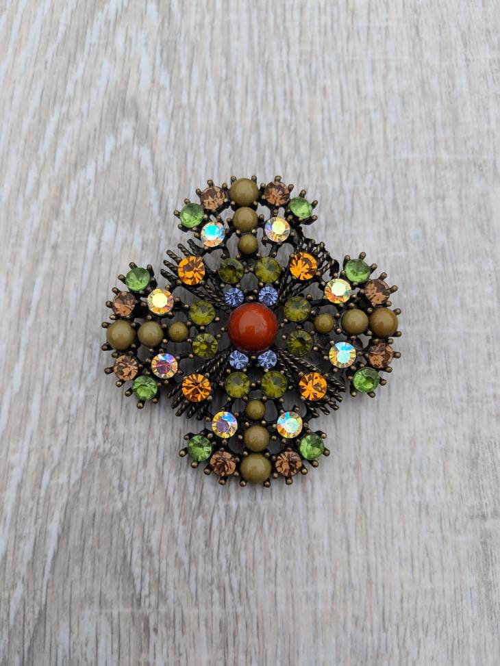 Olivgrün Und Tomaten Roten Cabochon Regenbogen Strass Malteser Kreuz Brosche Olivgrün Und Tomaten Roten Cabochon Regenbogen Strass Malteser Kreuz Brosche von BlueHillsBrooches
