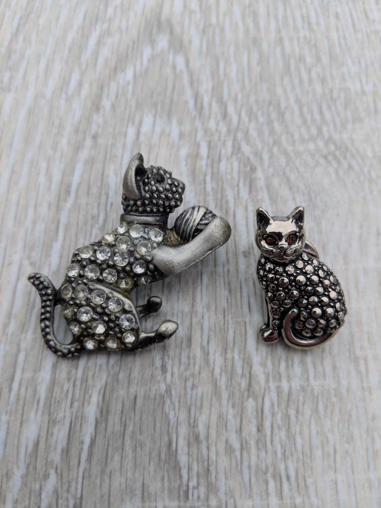 Paar Strass Und Silber Ton Cat Broschen von BlueHillsBrooches