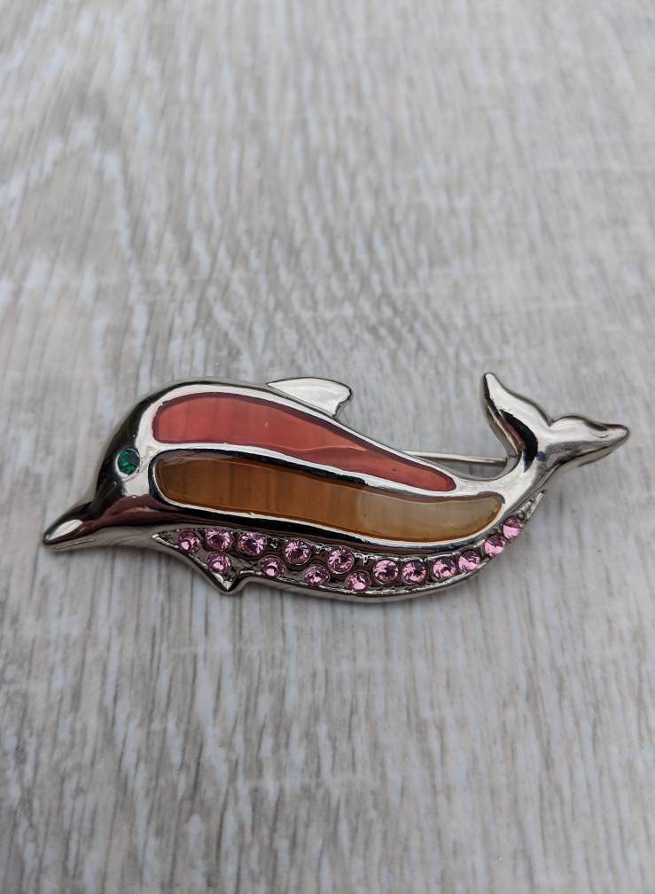 Rosa Und Pfirsich-Harz, Strass Silber Ton Delphin Brosche Rosa Und Pfirsich-Harz, Strass Silber Ton Delphin Brosche von BlueHillsBrooches