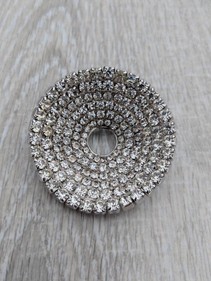 Schillernde Konkaven, Schalenförmigen Klar Strass-Statement-Brosche von BlueHillsBrooches