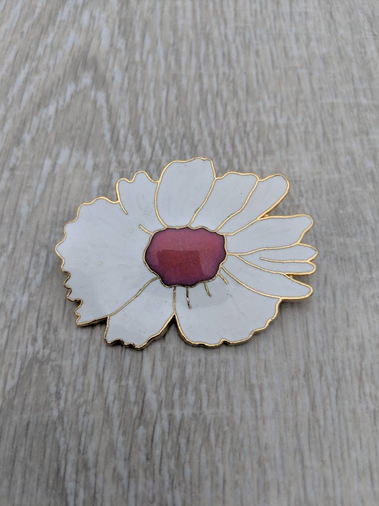 Schneewittchen Und Magenta Cloisonné Enamel Blumenbrocht Schneewittchen Und Magenta Cloisonné Enamel Blumenbrocht von BlueHillsBrooches