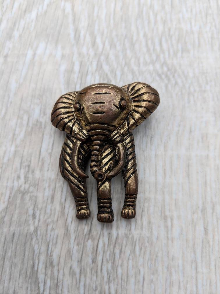 stilisierte Gestreiften Bronzeton Elefant Brosche von BlueHillsBrooches